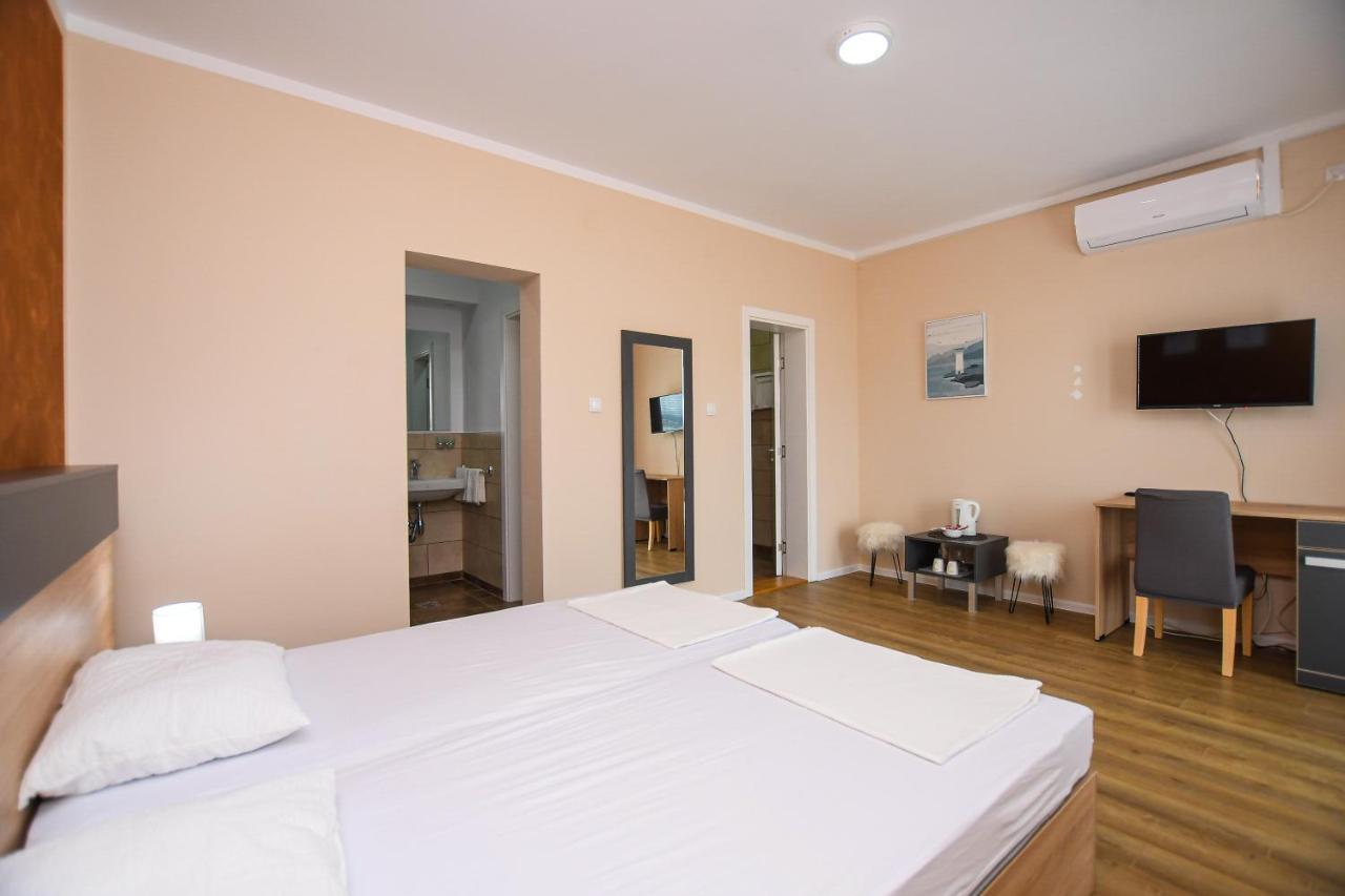Danubiana Apartments 5 Kladovo Exterior foto